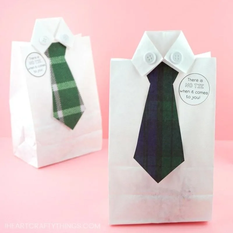 Check out this fantastic Father&rsquo;s Day gift bag design that resembles his collared button-up shirt. Here&rsquo;s another fun tip. If your Dad is working on his special day, make this gift bag as a lunchbox to bring to work. That way, he can enjoy his handmade gift and eat the delicious snacks inside.