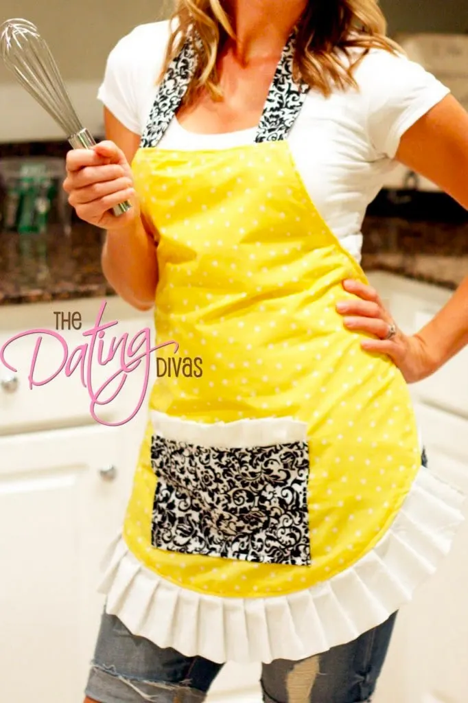 Want to feel hot and provocative while preparing an impressive banquet for a candlelit dinner with your spouse? Or do you simply want to look attractive wherever you are? Here's a flirty apron you could try for your next project!
