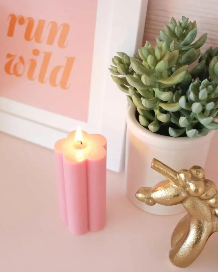 This flower candle pillar design is one of our personal favorites in this list. You can pair up this stunning and calming candle design with the candle holder mentioned earlier to elevate her spa experience at home.