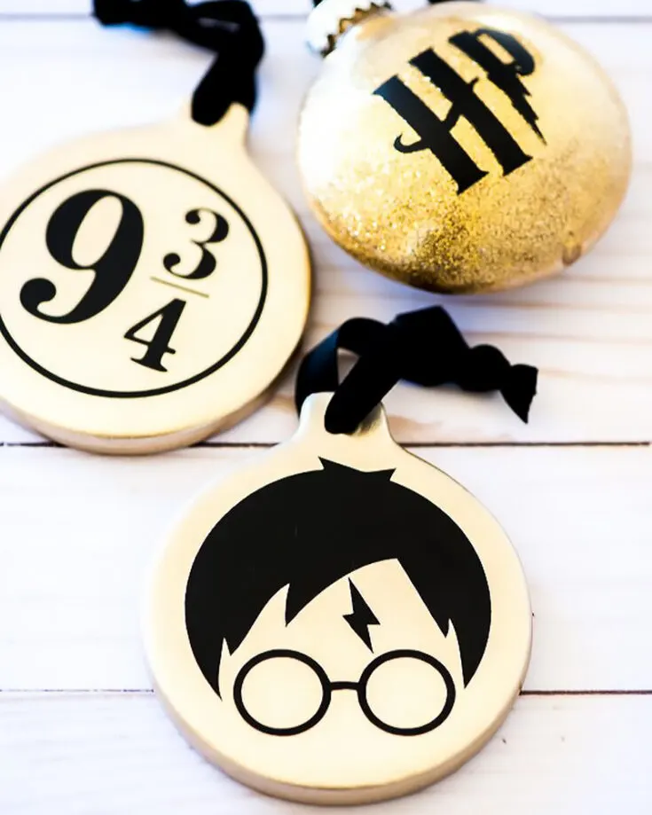 Learn some DIY ornaments this holiday season like some Harry Potter ones! Bring the flare and magic by learning how to make them in the tutorial below. You will surely impress your friends and family!