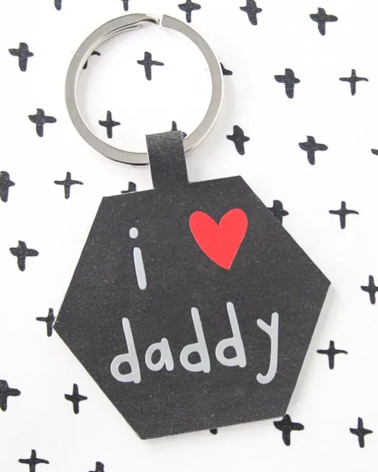 Thinking of crafting him a miniature gift to carry everywhere he goes? This adorable DIY leather keychain will remind your Dad daily of your love and adoration for him. Show him why he&rsquo;s your number one Dad by leaving cute messages at the back for him to read whenever he misses you.&nbsp;