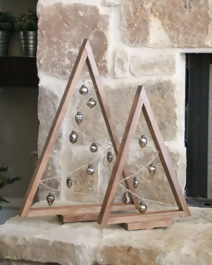 Introducing yet another miniature Christmas tree. This one is so small it can serve as tableside decor. Using wood pieces that are shaped in a triangle and some bells you too can achieve this craft.