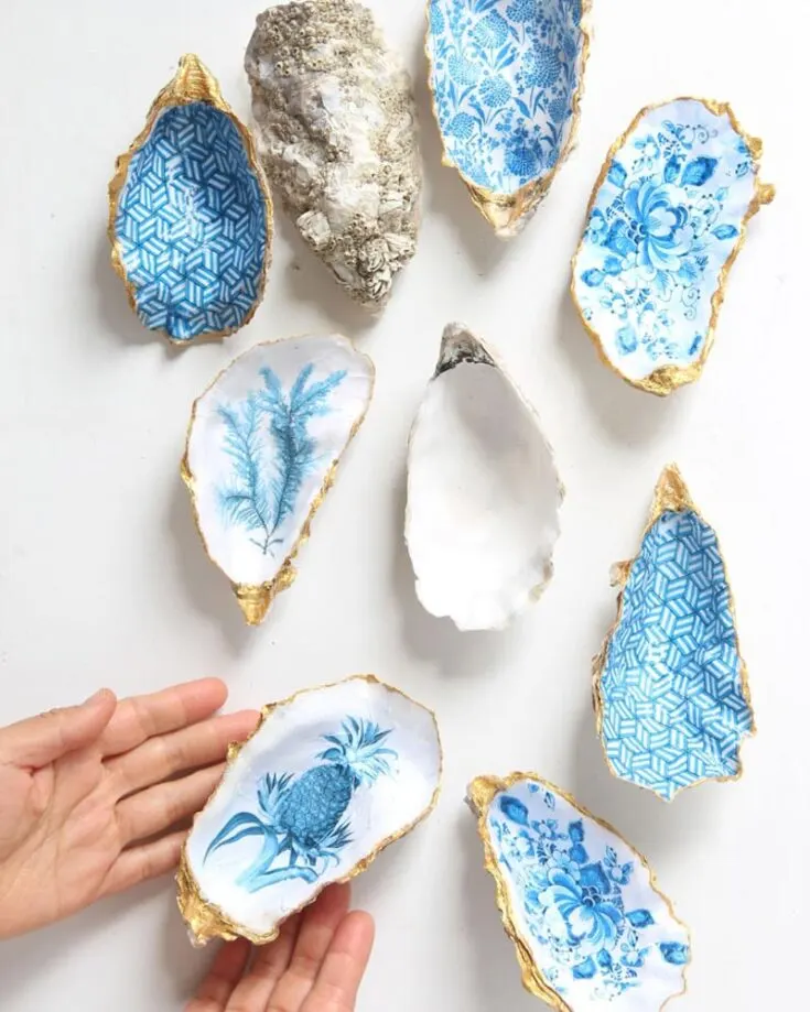 Look at how beautiful and breathtaking these DIY oyster shell trinket dishes are! Calling all seafood lovers, save up your oyster shells to turn them into treasures fit for a Queen with this super fun and easy handmade project.