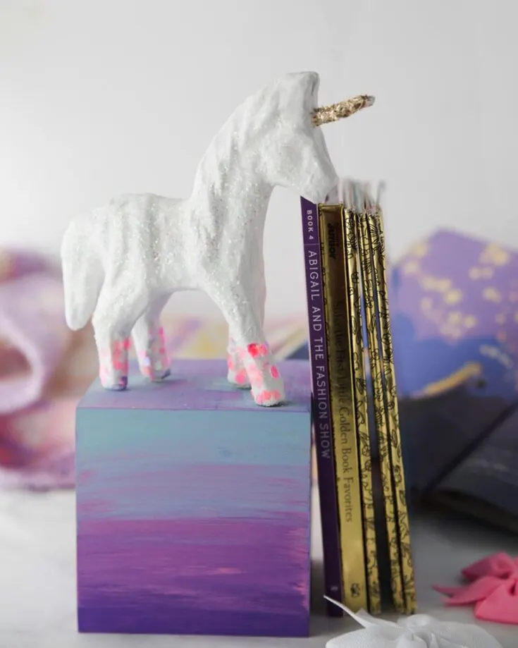 Make your kid's dream come true with this adorable Unicorn Bookend! This glimmering Unicorn Bookend will add a sprinkle of magic and enchantment to your kid's bedtime adventures! Watch as it shimmers with majestic horns and flowing manes like a rainbow.
