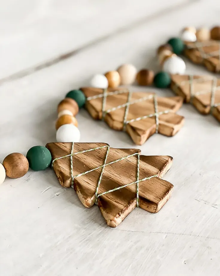 Do you like garlands? If you do try this tutorial out! Lindsay from My Creative Days teaches us how to make one with mini Christmas trees that are semi-burnt. Add some char and charm this 25th!