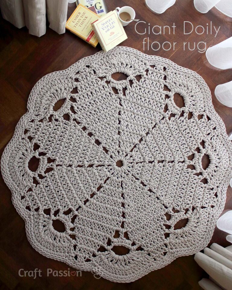 Free crochet rug pattern on the famous Giant Doily Rug. This Giant Doily crochet rug spice up the floor and the home decor instantly.