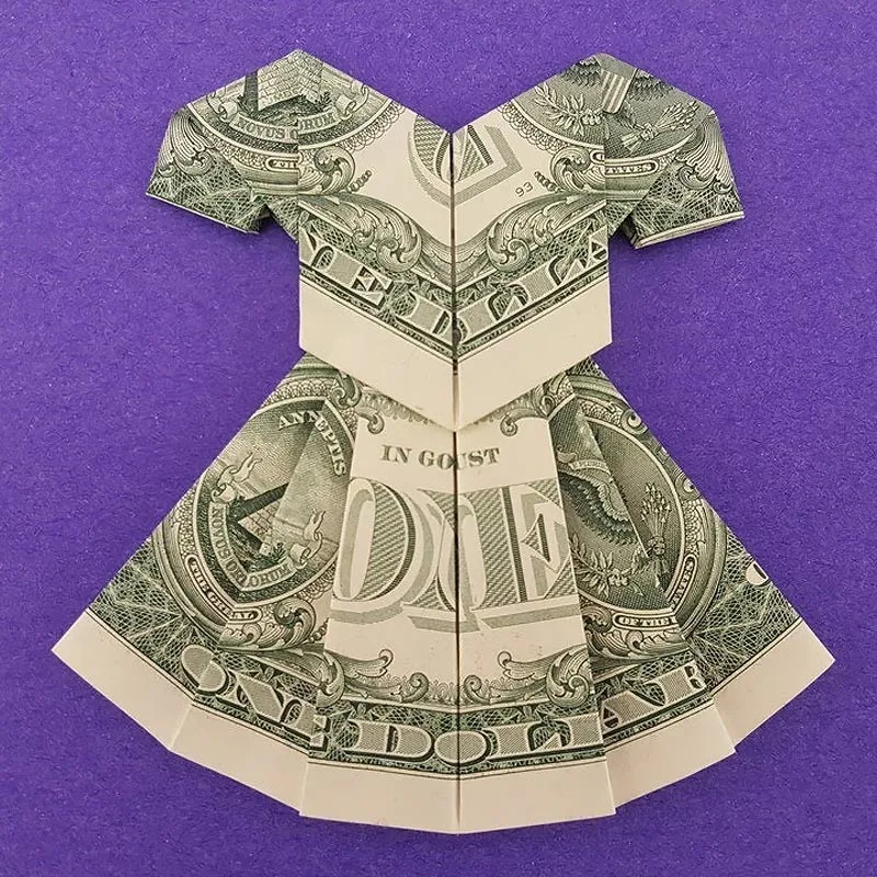 For Mother's Day, why not make this adorable dollar origami dress for the most treasured woman in your world? Surely, she will appreciate this DIY gift you've poured your heart into.