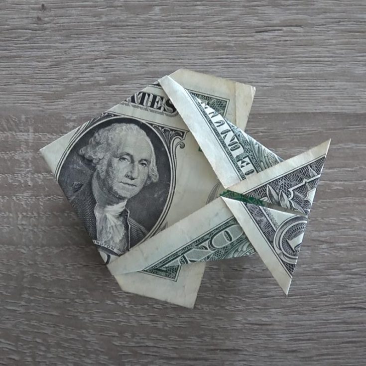 This easy-money origami fish is the perfect craft for new learners! It is so simple to make, and you might get hooked on it after trying it out!