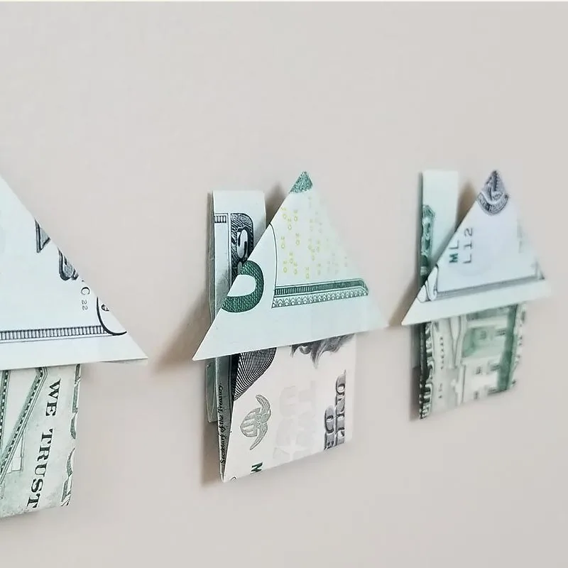 Make your own cozy little home with this tutorial! You can give it to newlyweds as a congratulatory gift, or just a keepsake for yourself. Grab yourself a book and a dollar to make this simple and fun origami!