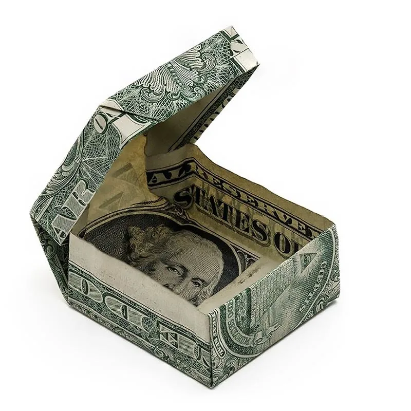 Pair this dollar ring box with the dollar ring as a matching set! You can even use it as a jewelry box for other accessories, like necklaces, earrings, pendants, and many more.