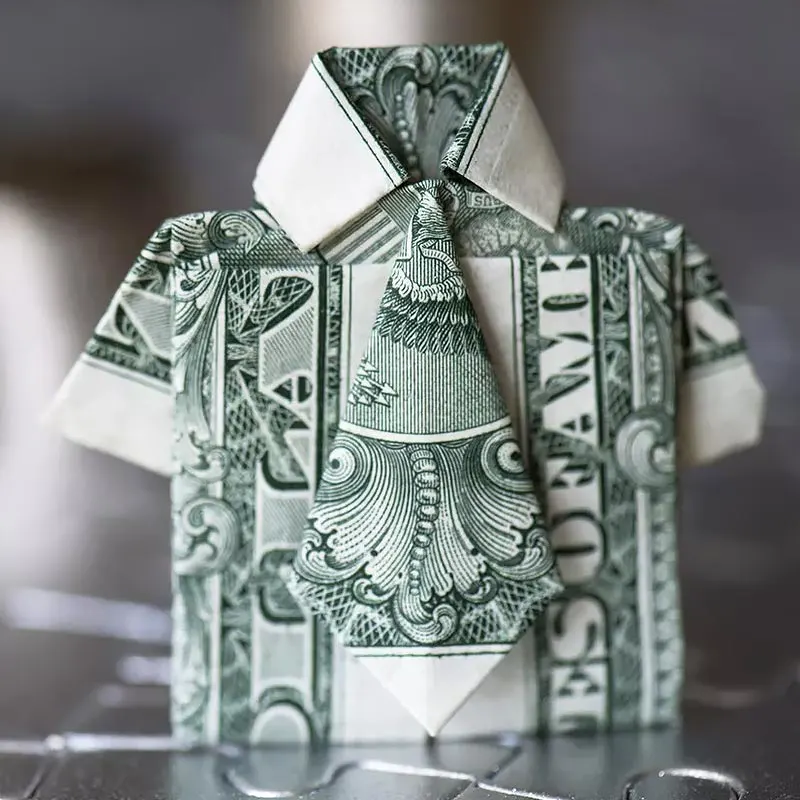 Make this striking dollar bill origami shirt with a tie for the upcoming Father's Day! Though it may look a little complex, the written instructions will guide you to making a gift for Dad on his big day.