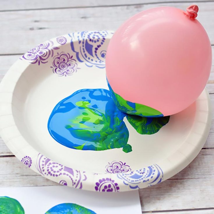 Balloons are always a dire need for holiday celebrations! This Earth Day, instead of having globe balloons, try making stamps from green and blue paint with balloons! It&rsquo;s a colorful and easy way to turn ordinary balloons into eco-art masterpieces.
