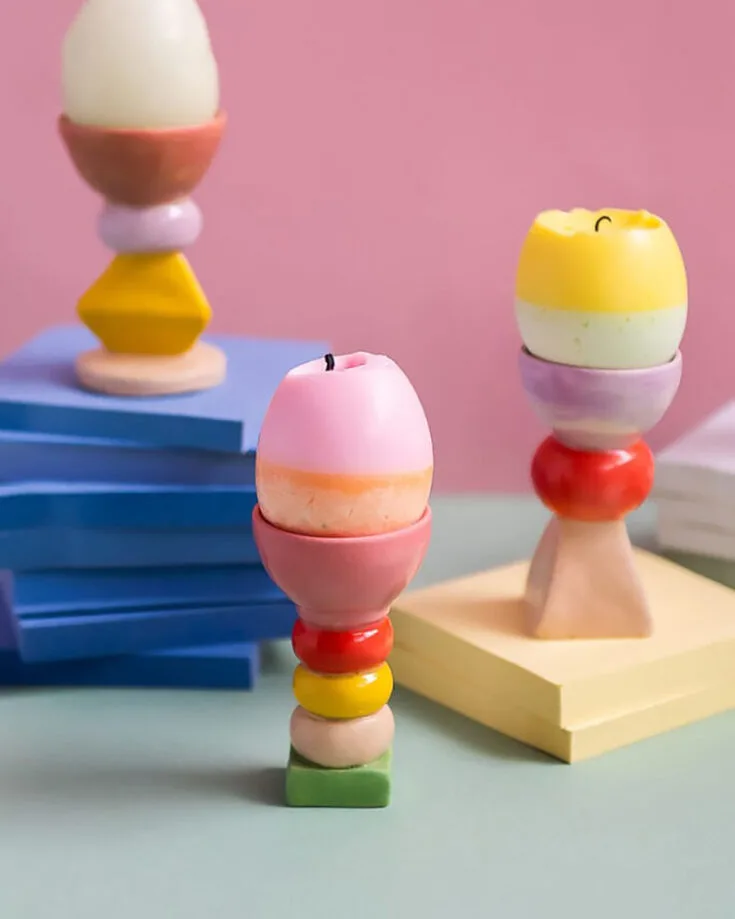 Here is another variant for Easter egg candles to decorate around your living or dining room this Spring. These candles are standard to make, and the best part is that they make your entire home smell like a warm sunny day at the beach.&nbsp;