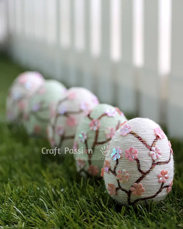 Celebrate Easter with a Japanese Sakura theme. Create easy and beautiful Easter Eggs using yarn and flower sequins in just 5 minutes!