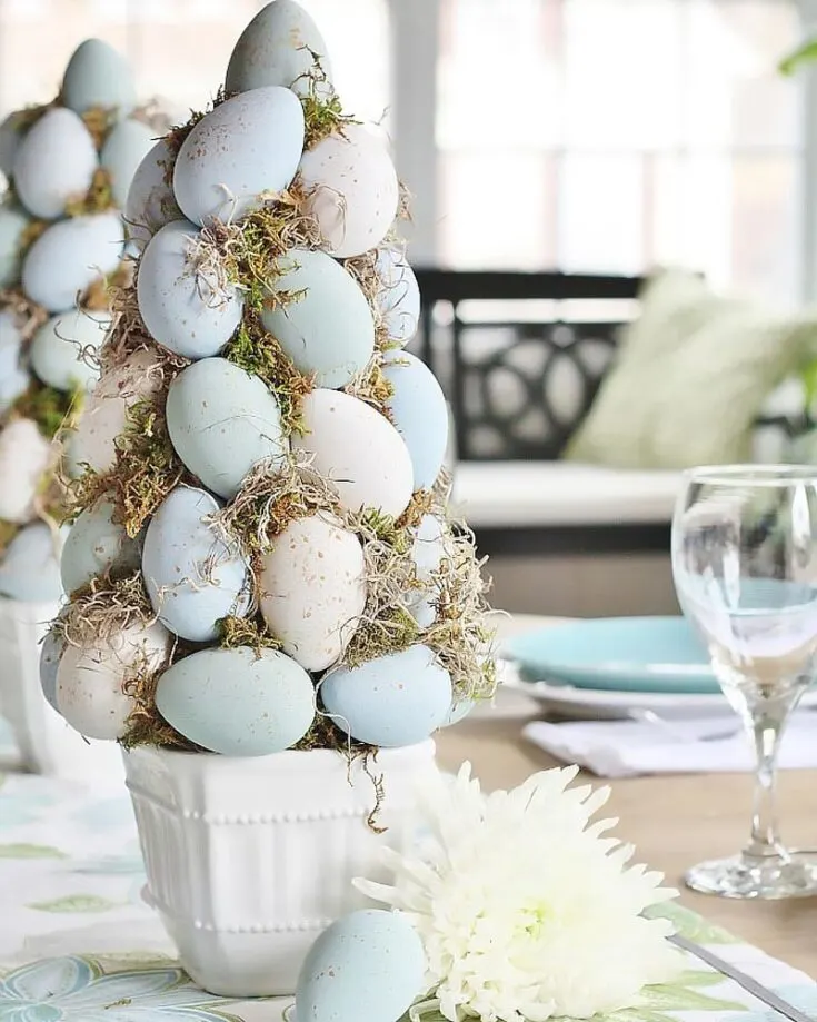 As Spring is catching up to us, create home decor designs to liven up the space for Easter. With this lovely topiary tree design, you can add them to your dining table as fun decor, and it&rsquo;s so creative!&nbsp;
