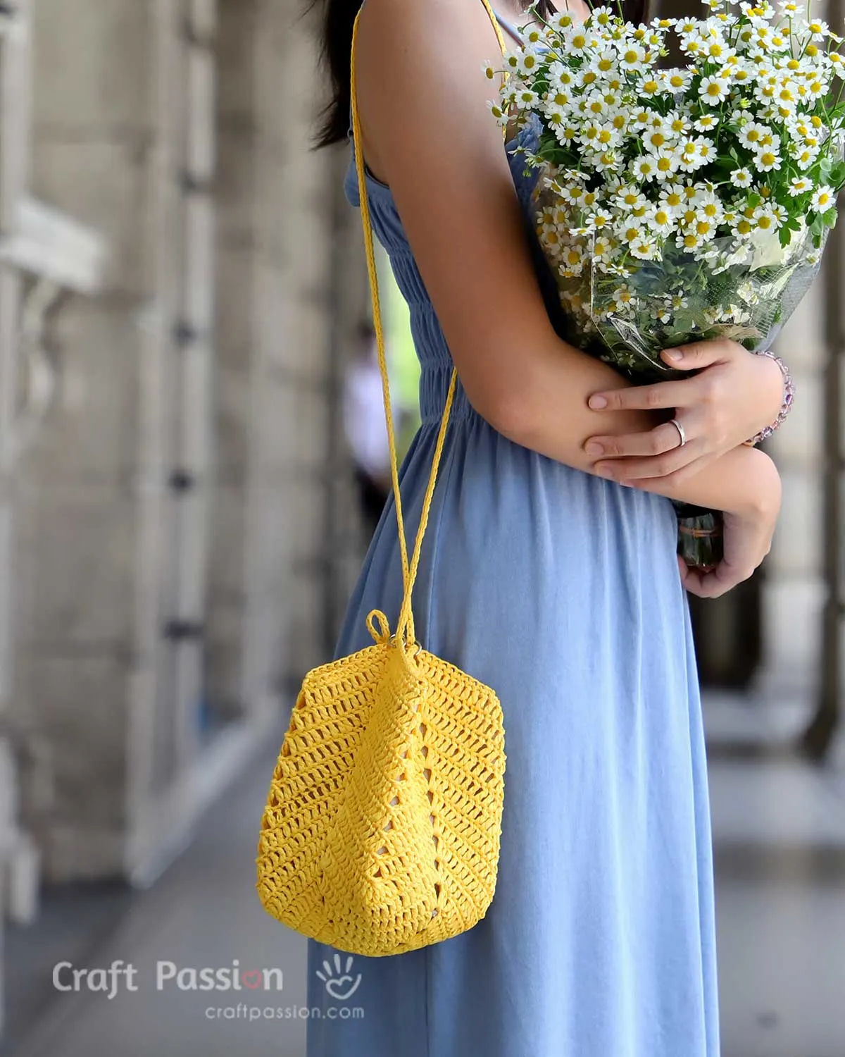 crossbody bucket bag