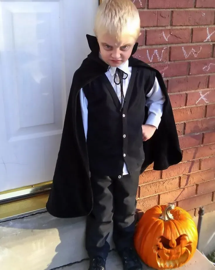Learn how to make this easy DIY vampire costume for some blood-curling screams this upcoming holiday season! Sink your teeth into a fang-tastic Halloween and watch your little ones embrace the spooky fun of the festivity.