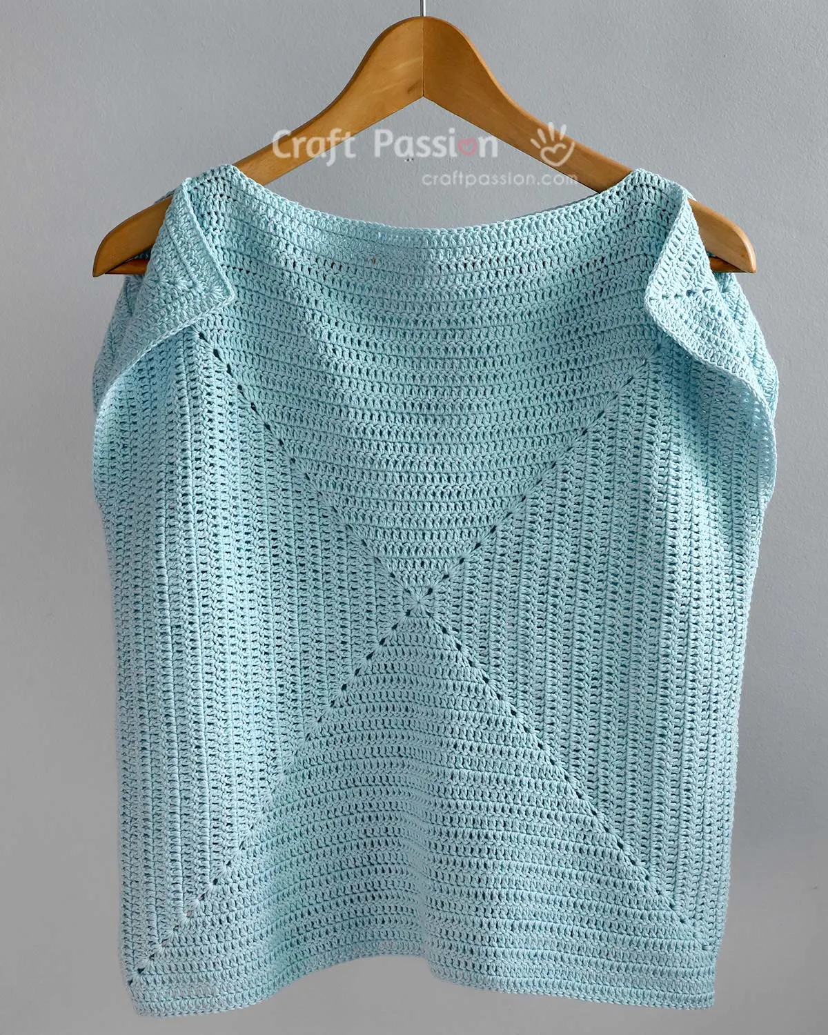 solid granny square crochet top with slitted drop shoulder sleeve.