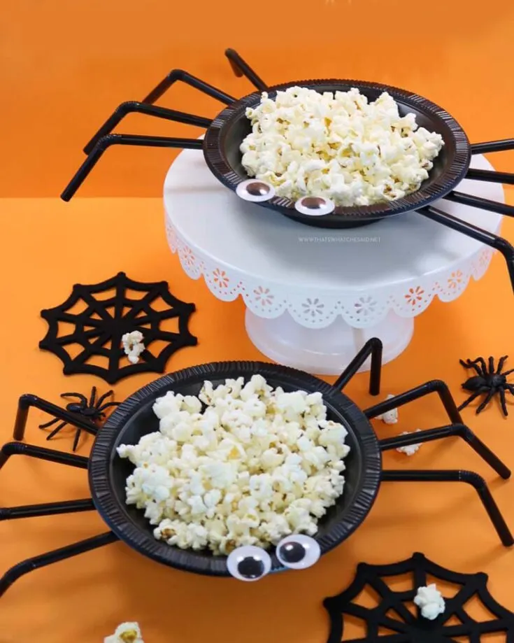 Here is another craft involving treats! Serve up some spookylicious treats for Halloween house parties! Watch them crawl over the table, freaking everyone out. It also adds a nice touch to your dining table.