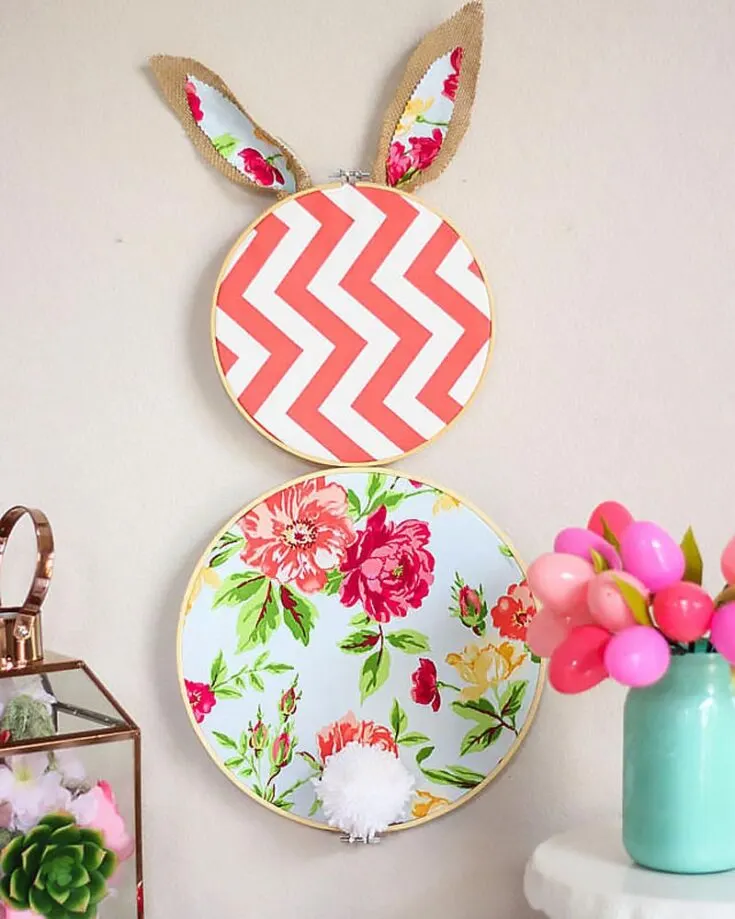 If you have some leftover fabric scraps, you can perfect this craft with ease. You can add these as window decor, wall decor, or bedroom door decor to brighten up your space.&nbsp;