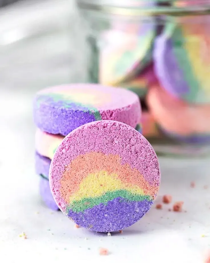 Aromatherapy is always a great way to get your momma to relax during her big day. This is the perfect gift for Mom because it is so simple to make, and these fizzy delights release a burst of refreshing scents, making every morning an exciting routine.