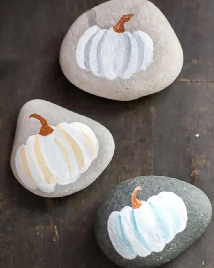 We love it when nature is part of the craft; it gives it a rustic feeling and makes it suitable for recycling! Materials are so easily sourced from your backyard or front porch. You can find them anywhere!