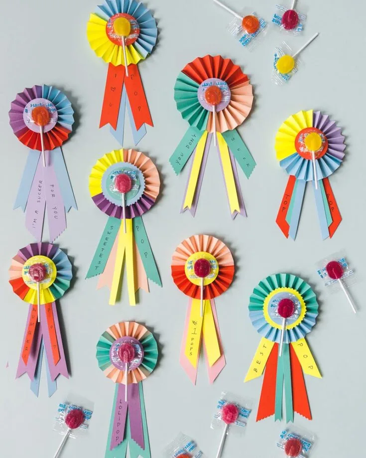 Shower your Dad with compliments and punny jokes with this sweet Father&rsquo;s Day lollipop prize ribbon. Simply fold the paper medallions and finish them off with multi-flavored lollipops to show him your love and appreciation.&nbsp;