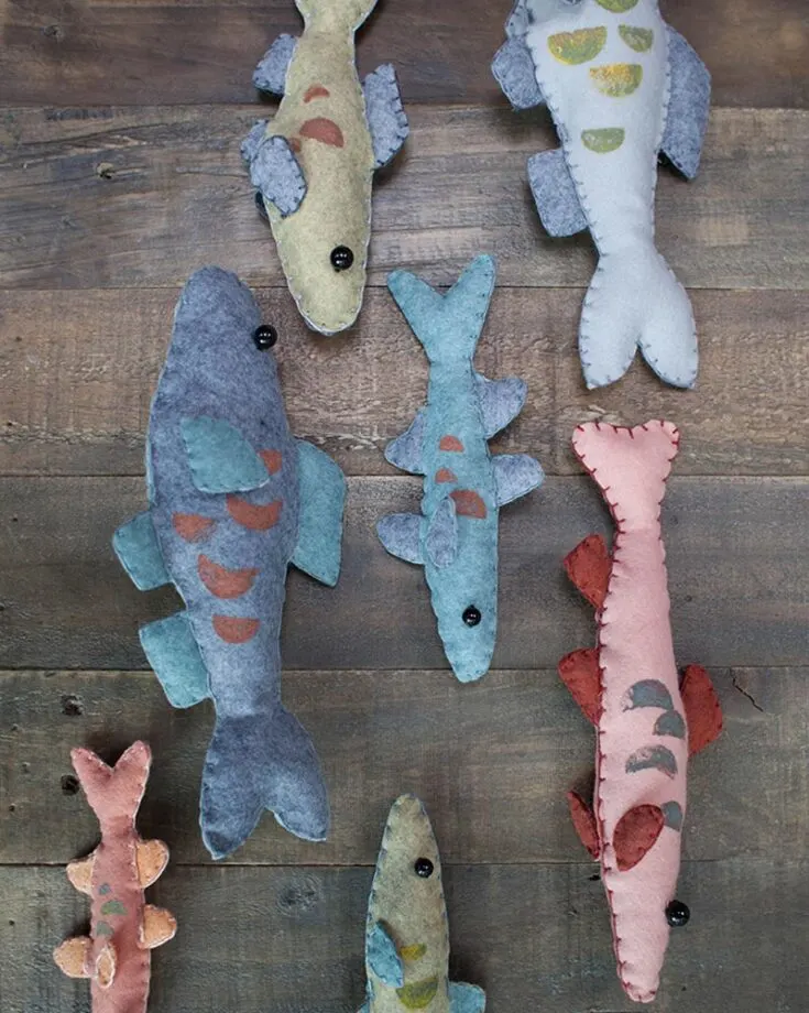 Games are always a must-have on our bucket list during the holidays. This Earth Day, craft your very own version of this felt fishing game to bring it the joy and fun of saving the planet. Reel in laughter as you let your imagination swim in a sea of colorful felt fish!