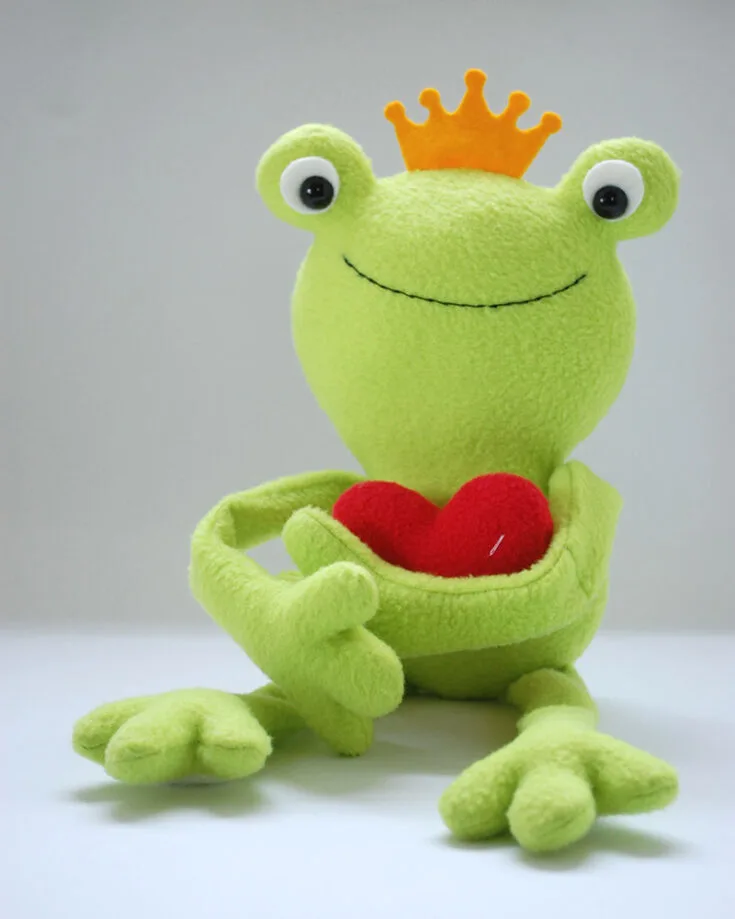 Ferdinand the frog is a frog prince that jumped straight out of a fairytale. With his wide smile and felt crown, he looks ever so charming and adorable. He even has velcro hands that make it easier to hug any felt heart or small gifts you give him, or better yet hug you!