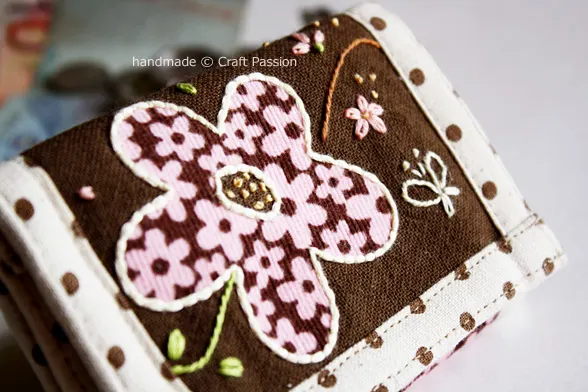 Free downloadable embroidery pattern for couching flower applique. Showing step by step picture on how to sew the couching stitch.