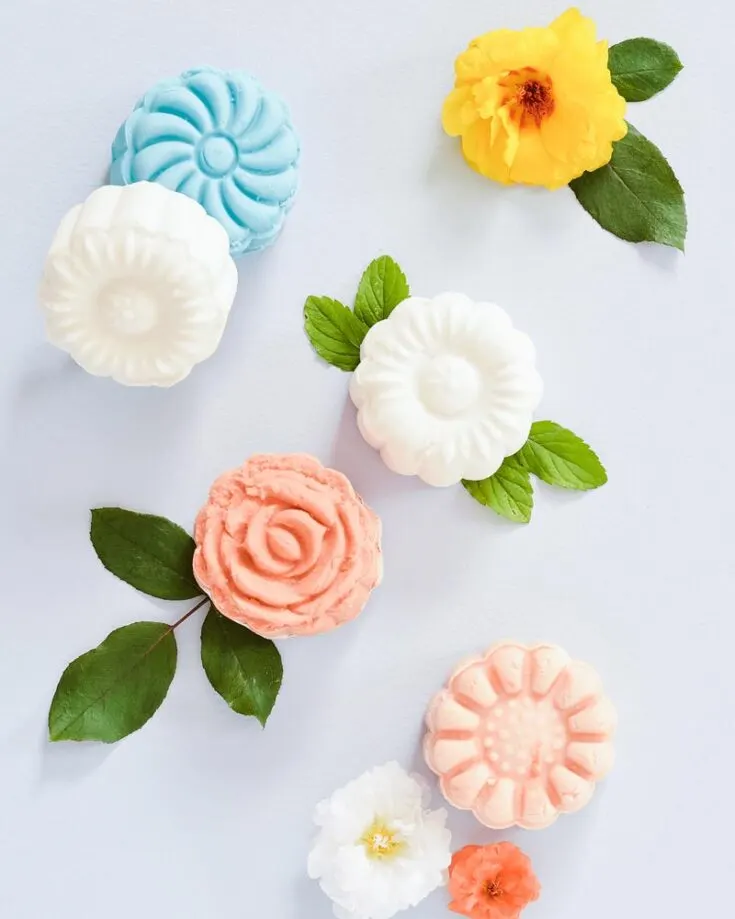 A Mom&rsquo;s job is some serious hard work! So, why not make her a relaxing spa retreat at home? Whip up some bubbly fun with these DIY bubble bath bars that smell so good. This craft is perfect for teenagers as long as there is adult supervision as it can be quite handy.
