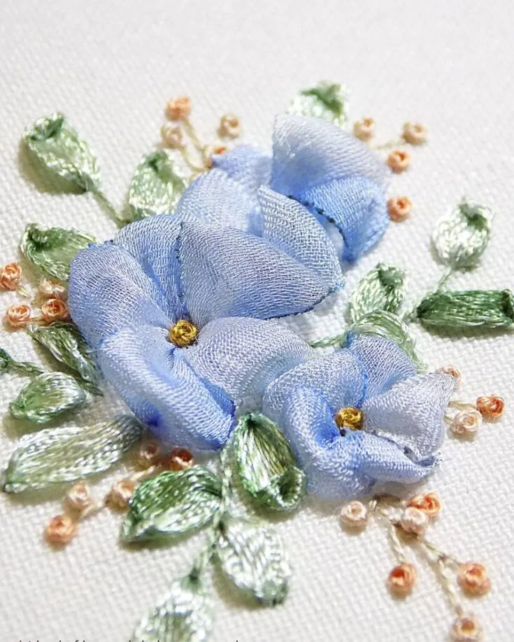 This ribbon flower embroidery design is so gorgeous! The soft blue and beige play so well into each other, and it is so relaxing to the eyes.