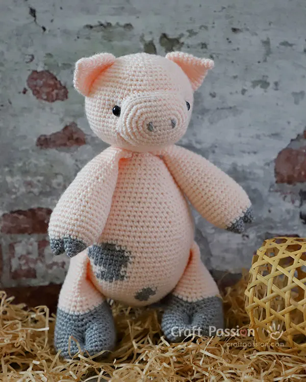 crochet pig amigurumi pattern