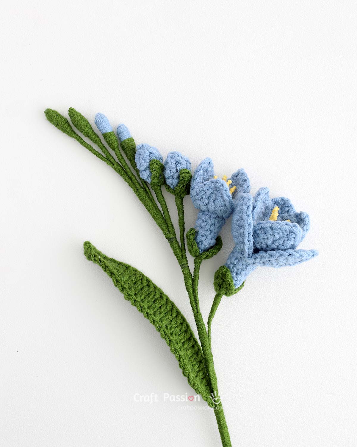 freesia stalk crochet pattern Realistic crochet freesia flower pattern with different stages of blooms, a leaf and stem