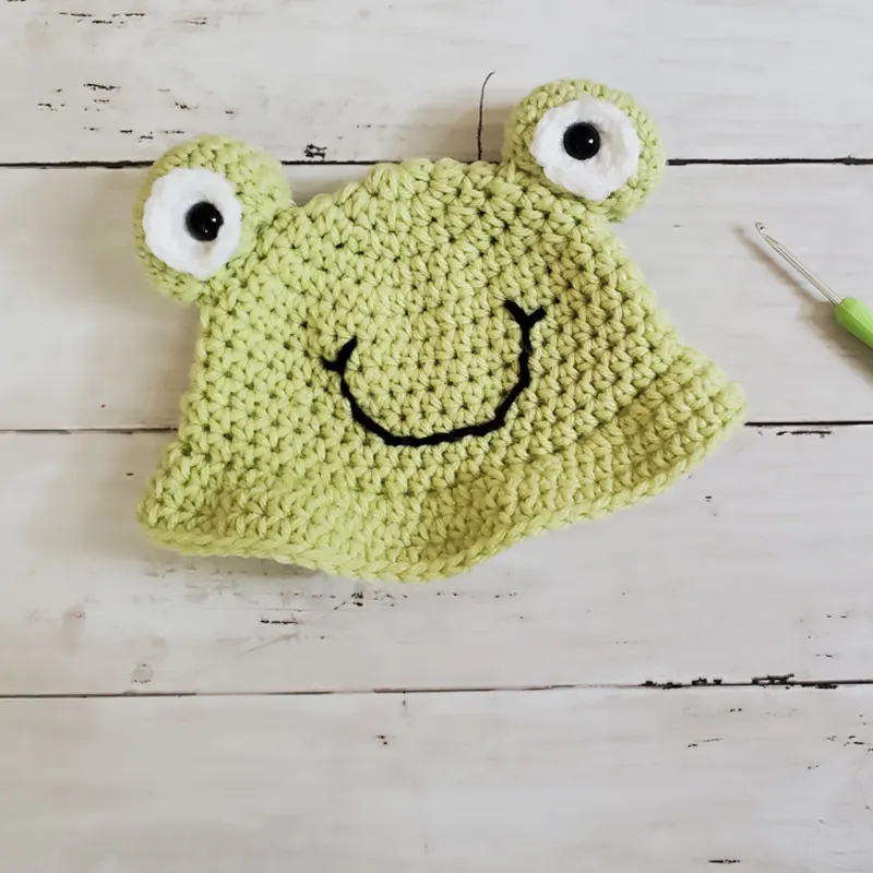If you're looking to craft a bucket hat for your precious little ones, you absolutely have to try out this adorable pattern. Look at how cute it is! All you would need to do, is to follow the in-depth instructions and you're all set.