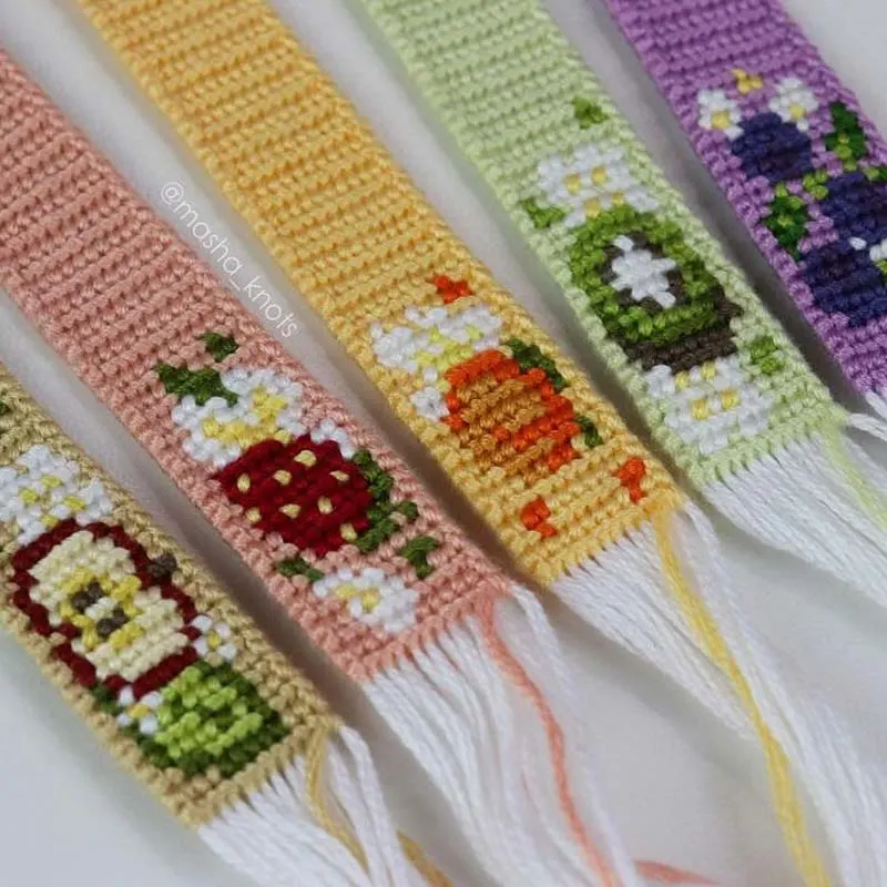 These fruit bracelets are just adorable, especially the strawberry one! This YouTube video tutorial by Masha Knots will guide you in creating the whole fruit collection of her sweet bracelet ideas.