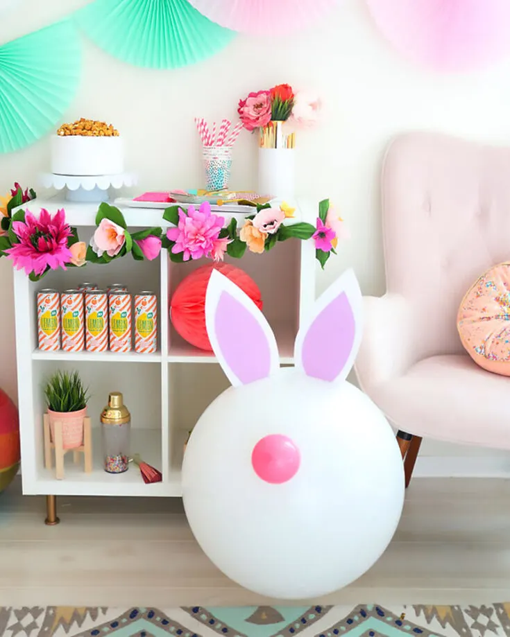 Suprise your kids and toddlers with these gorgeous and cute giant bunny balloons for this Easter! All the supplies you will need are simple crafting tools you can acquire from your local arts and crafts store.&nbsp;