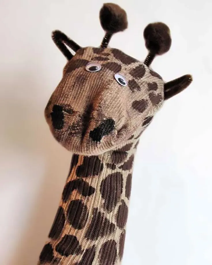 Look at how creative this Giraffe Puppet is! It's adorned with cute pom pom horns and pipe cleaner ears. This is also a great craft to teach your little ones about the importance of upcycling.