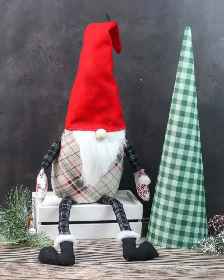 These plushies are perfect for your kids to cuddle! Use the free pattern to make gnomes that your little ones will absolutely love, making their playtime extra delightful!