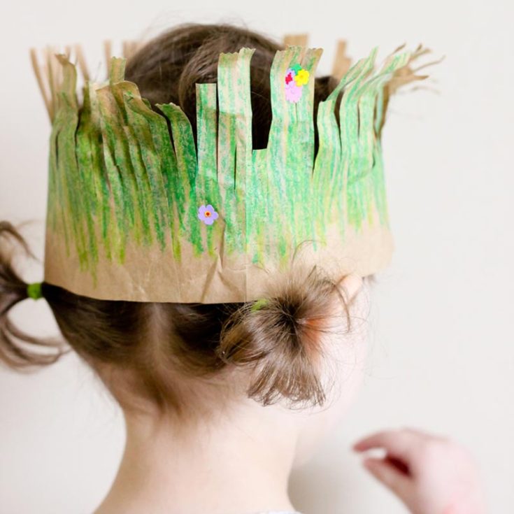 Treat your little ones like the princess and prince that they are with this grass crown Earth Day project! Not only is it so eco-chic, but it's also a playful way of celebrating our planet gloriously. Be sure to address your kids as his/her majesty too!