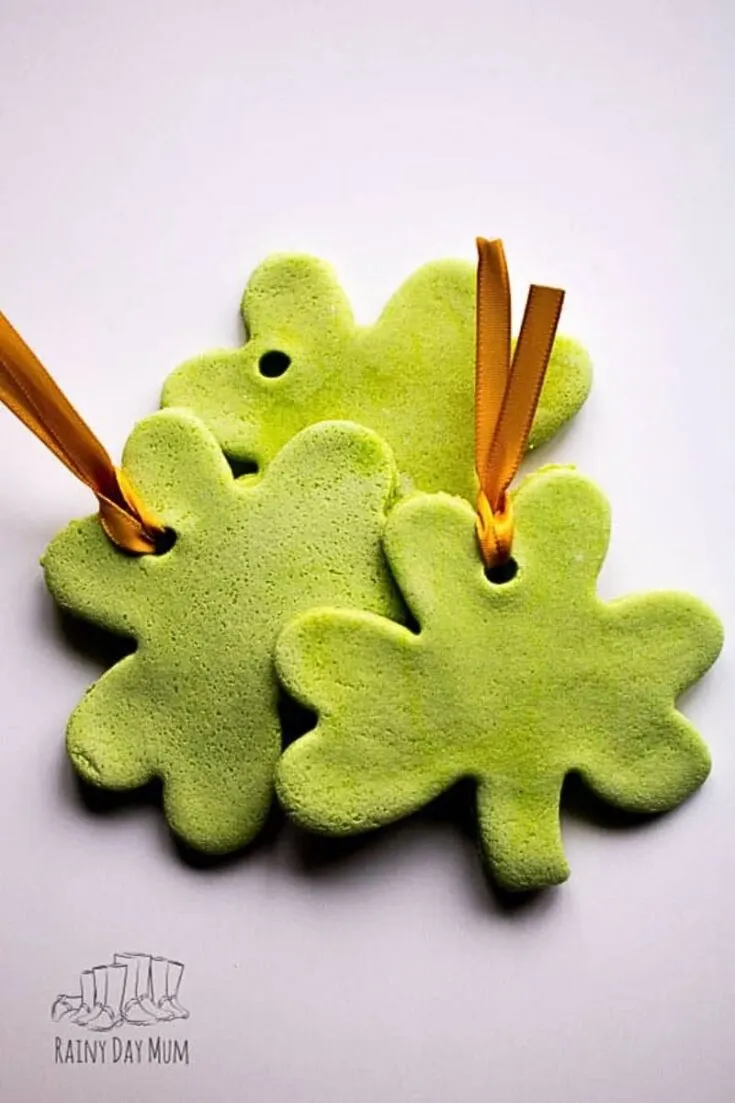 Similar to playdough, this St. Patrick&rsquo;s Day craft is perfect for preschoolers and toddlers. This design could be made as a charm, a door handle decor, a keychain, and many more. Try it out now.