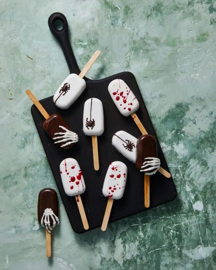 Try some sweet spookiness and pop color into your life with a delicious treat! Make these sweet and edible crafts that will be the perfect dessert for a party. Just make sure not to leave them out of the fridge too long!