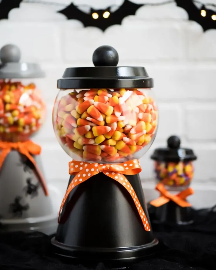 What is Halloween without candy? Try these easy, homemade crafts that are made of terra cotta pots, a saucer, a glass bowl, and wooden knobs. Display your candy in these little holders to get into the spirit of this holiday season.