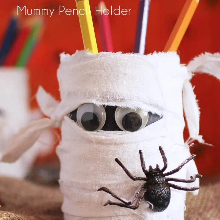 Let's make this easy Halloween Mummy Holder with an irritating spider climbing on it. Perfect to decorate your study or work table during Halloween
