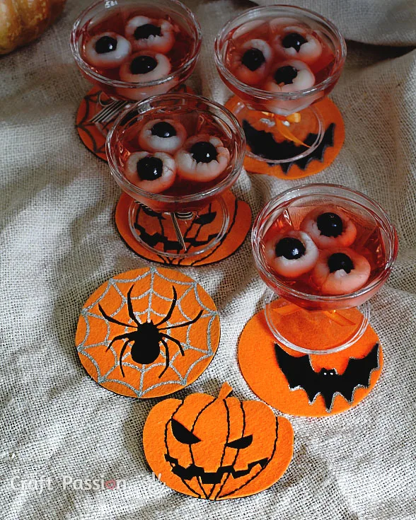 Get templates & tutorial to DIY Halloween coasters. Serving EYEBALLS COCKTAIL on pumpkin, spider & bat coasters to surprise your guest.