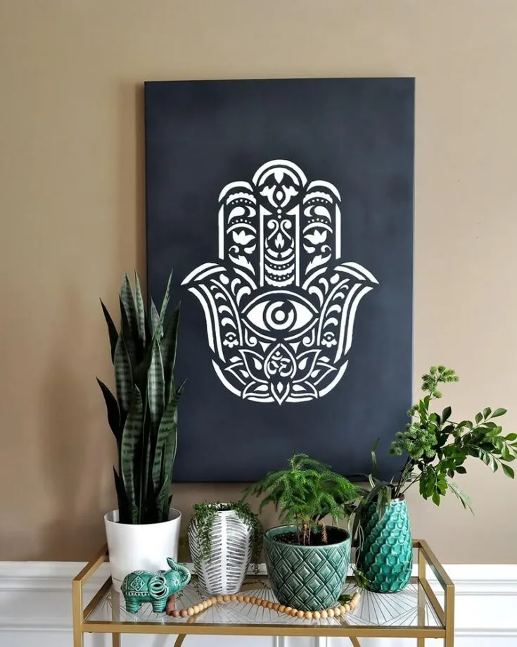 Ward off any negative energy or evil with this painting! Bring only positive vibes and energy to your household as your friends and family visit you. Learn to make it in the detailed tutorial below.