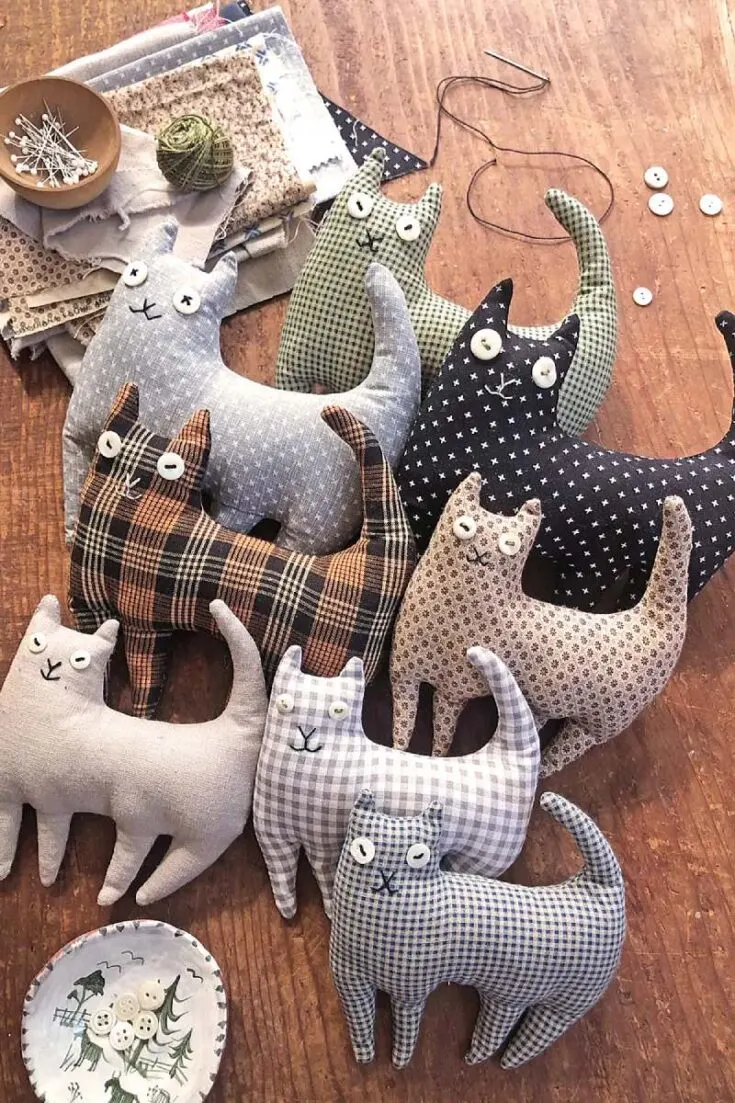 With your bigger pieces of scraps, try making these happy cats. This project is as simple as just cutting out the pieces based on the pattern and sewing it together, with buttons and a little embroidery to make its face.