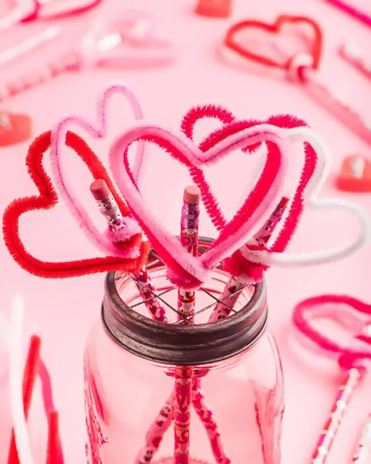 These heart pencil toppers are such a fun and easy craft for kids to do! And kids will love writing with these fun pencil toppers too, especially during Valentine's Day!