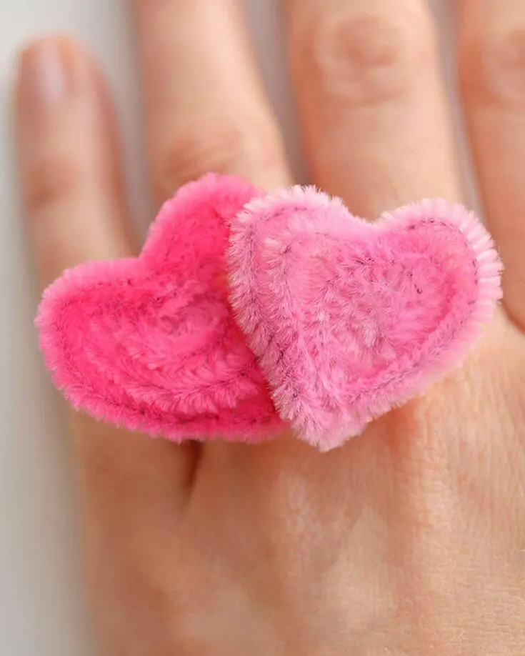 Are you asking someone to be your special Valentine? These cute heart rings made with pink and red pipe cleaners are an easy and fun craft to make, and they&rsquo;re perfect for Valentine&rsquo;s Day as a special gift for someone special on February 14th.