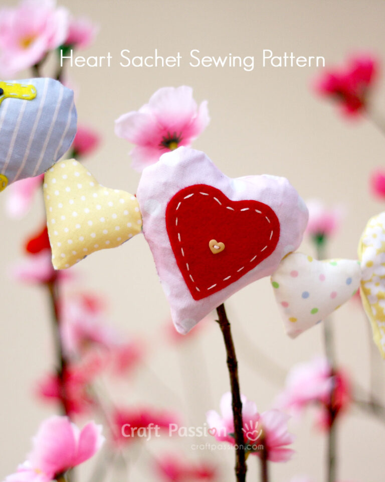 Get free pattern and tutorial to sew some Heart Shaped Sachet to make into Scented Love Garland for the Valentine's Day. Love is in the air!!!!